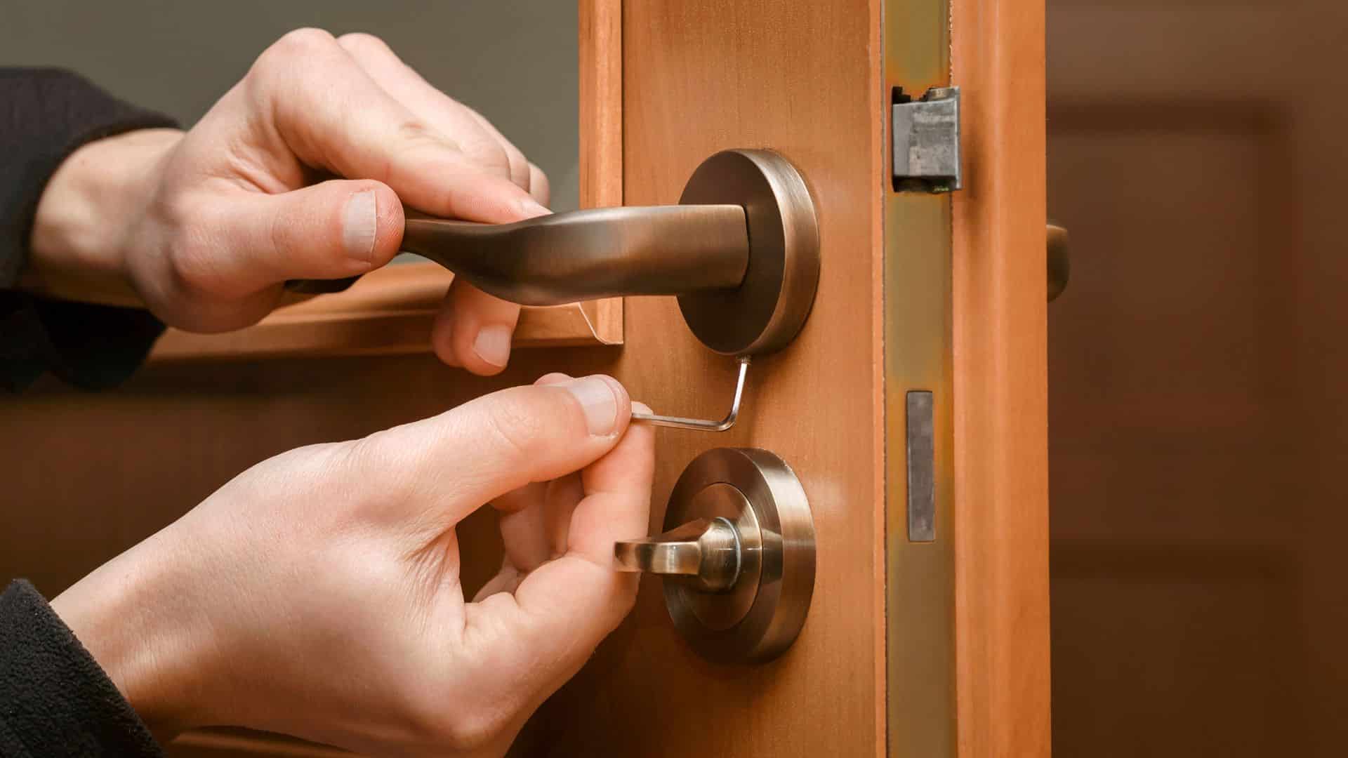 החלפת מנעול לדלת שריונית חסם