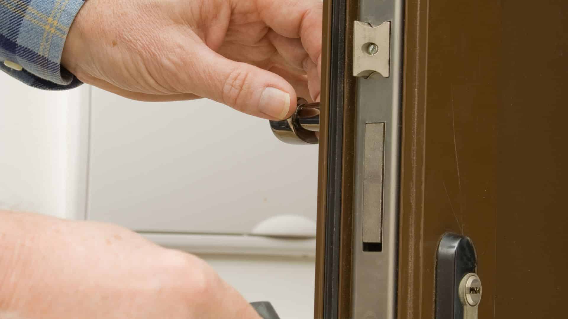 החלפת צילינדר לדלת שריונית חסם